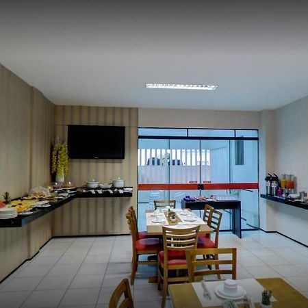 Holiday Hotel Picos Luaran gambar